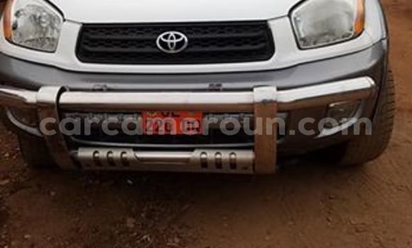Sayi Na hannu Toyota RAV4 White Mota in Yaounde a Babban Kamaru Sayi Na hannu Toyota RAV4 White Mota in Yaounde a Babban Kamaru
