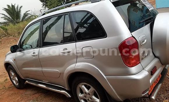 Sayi Na hannu Toyota RAV4 Azurfa Mota in Yaounde a Babban Kamaru Sayi Na hannu Toyota RAV4 Azurfa Mota in Yaounde a Babban Kamaru