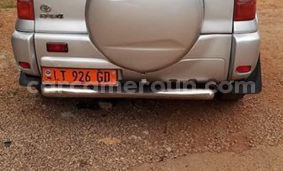 Sayi Na hannu Toyota RAV4 Azurfa Mota in Yaounde a Babban Kamaru Sayi Na hannu Toyota RAV4 Azurfa Mota in Yaounde a Babban Kamaru
