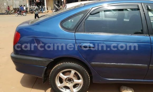 Sayi Na hannu Toyota Avensis Blue Mota in Yaounde a Babban Kamaru Sayi Na hannu Toyota Avensis Blue Mota in Yaounde a Babban Kamaru