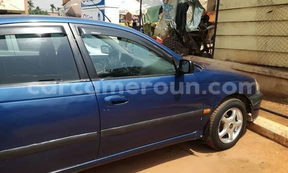 Sayi Na hannu Toyota Avensis Blue Mota in Yaounde a Babban Kamaru Sayi Na hannu Toyota Avensis Blue Mota in Yaounde a Babban Kamaru