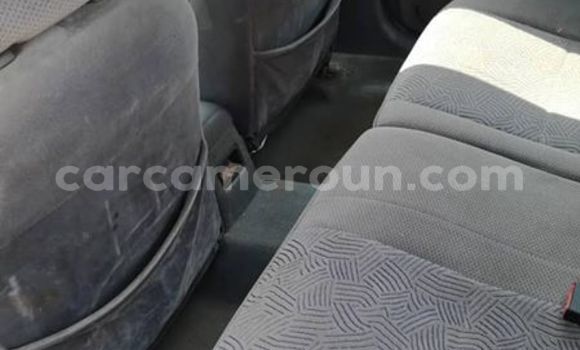 Sayi Na hannu Toyota Avensis Blue Mota in Yaounde a Babban Kamaru Sayi Na hannu Toyota Avensis Blue Mota in Yaounde a Babban Kamaru