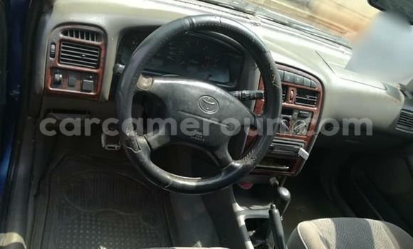 Sayi Na hannu Toyota Avensis Blue Mota in Yaounde a Babban Kamaru Sayi Na hannu Toyota Avensis Blue Mota in Yaounde a Babban Kamaru