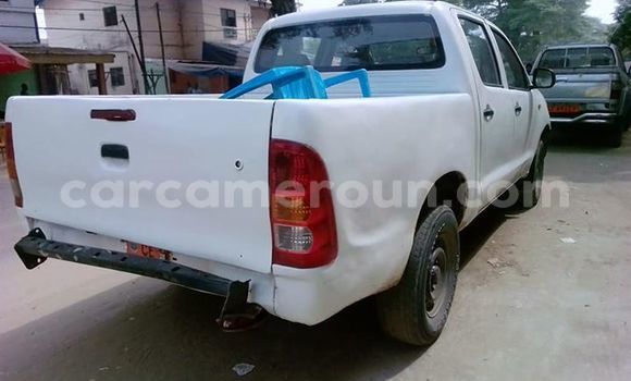 Acheter Occasion Voiture Toyota Hilux Blanc à Yaoundé, Central Cameroon Acheter Occasion Voiture Toyota Hilux Blanc à Yaoundé, Central Cameroon