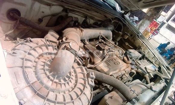 Acheter Occasion Voiture Toyota Hilux Blanc à Yaoundé, Central Cameroon Acheter Occasion Voiture Toyota Hilux Blanc à Yaoundé, Central Cameroon