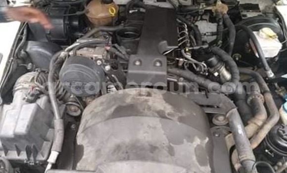 Acheter Occasion Voiture Land Rover Defender Blanc à Yaoundé, Central Cameroon Acheter Occasion Voiture Land Rover Defender Blanc à Yaoundé, Central Cameroon