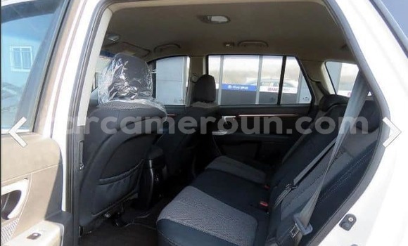 Buy Used Hyundai Santa Fe White Car in Douala in Littoral Cameroon Buy Used Hyundai Santa Fe White Car in Douala in Littoral Cameroon