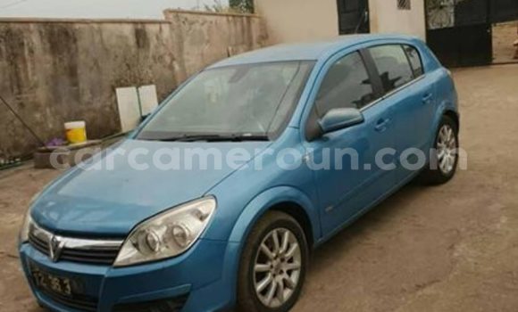 Sayi Na hannu Skoda Octavia Blue Mota in Douala a Ƙasar Kamaru
