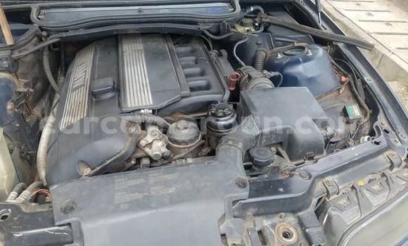 Acheter Occasion Voiture BMW 3–Series Bleu à Douala, Littoral Cameroon Acheter Occasion Voiture BMW 3–Series Bleu à Douala, Littoral Cameroon