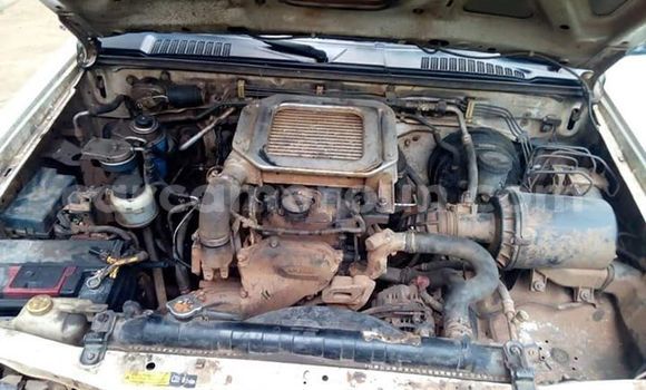 Acheter Occasion Voiture Nissan Hardbody Blanc à Yaoundé, Central Cameroon Acheter Occasion Voiture Nissan Hardbody Blanc à Yaoundé, Central Cameroon