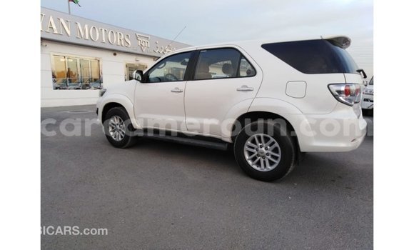 Acheter Import Voiture Toyota Fortuner Blanc à Import - Dubai, Adamawa Acheter Import Voiture Toyota Fortuner Blanc à Import - Dubai, Adamawa