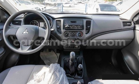 Acheter Import Voiture Mitsubishi L200 Blanc à Import - Dubai, Adamawa Acheter Import Voiture Mitsubishi L200 Blanc à Import - Dubai, Adamawa