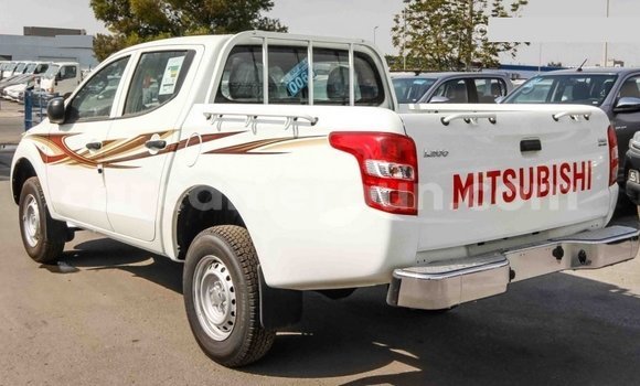 Acheter Import Voiture Mitsubishi L200 Blanc à Import - Dubai, Adamawa Acheter Import Voiture Mitsubishi L200 Blanc à Import - Dubai, Adamawa