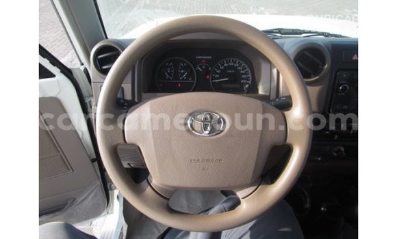 Sayi Imported Toyota Land Cruiser White Mota in Import - Dubai a Adamawa Sayi Imported Toyota Land Cruiser White Mota in Import - Dubai a Adamawa