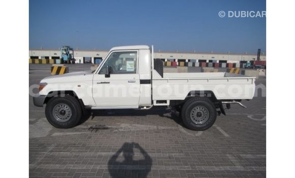 Sayi Imported Toyota Land Cruiser White Mota in Import - Dubai a Adamawa Sayi Imported Toyota Land Cruiser White Mota in Import - Dubai a Adamawa