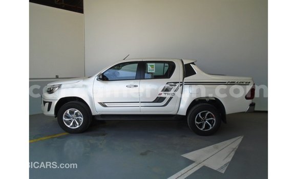 Acheter Import Voiture Toyota Hilux Blanc à Import - Dubai, Adamawa Acheter Import Voiture Toyota Hilux Blanc à Import - Dubai, Adamawa