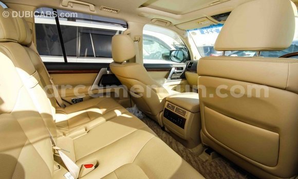 Sayi Imported Toyota Land Cruiser White Mota in Import - Dubai a Adamawa Sayi Imported Toyota Land Cruiser White Mota in Import - Dubai a Adamawa