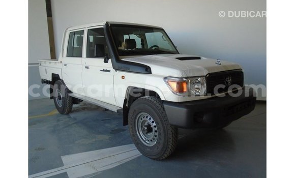 Sayi Imported Toyota Land Cruiser White Mota in Import - Dubai a Adamawa Sayi Imported Toyota Land Cruiser White Mota in Import - Dubai a Adamawa