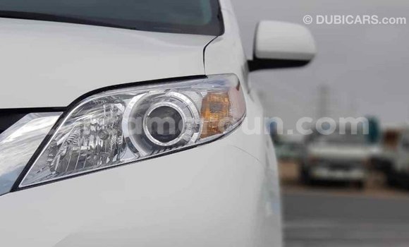 Buy Import Toyota Sienna White Car in Import - Dubai in Adamawa Buy Import Toyota Sienna White Car in Import - Dubai in Adamawa