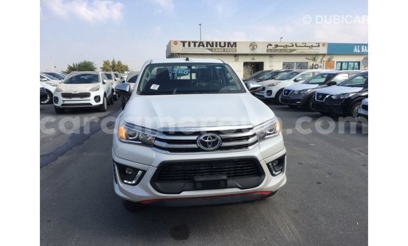 Acheter Import Voiture Toyota Hilux Blanc à Import - Dubai, Adamawa Acheter Import Voiture Toyota Hilux Blanc à Import - Dubai, Adamawa
