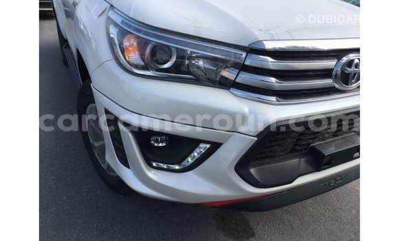 Acheter Import Voiture Toyota Hilux Blanc à Import - Dubai, Adamawa Acheter Import Voiture Toyota Hilux Blanc à Import - Dubai, Adamawa