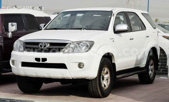 Acheter Import Voiture Toyota Fortuner Blanc à Import - Dubai, Adamawa Acheter Import Voiture Toyota Fortuner Blanc à Import - Dubai, Adamawa