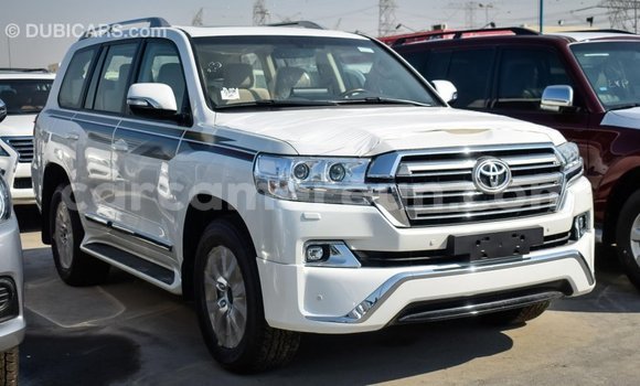 Acheter Import Voiture Toyota Land Cruiser Blanc à Import - Dubai, Adamawa Acheter Import Voiture Toyota Land Cruiser Blanc à Import - Dubai, Adamawa
