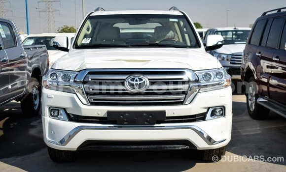 Acheter Import Voiture Toyota Land Cruiser Blanc à Import - Dubai, Adamawa Acheter Import Voiture Toyota Land Cruiser Blanc à Import - Dubai, Adamawa