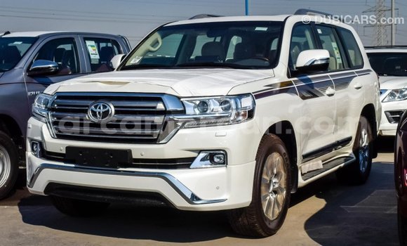 Acheter Import Voiture Toyota Land Cruiser Blanc à Import - Dubai, Adamawa Acheter Import Voiture Toyota Land Cruiser Blanc à Import - Dubai, Adamawa