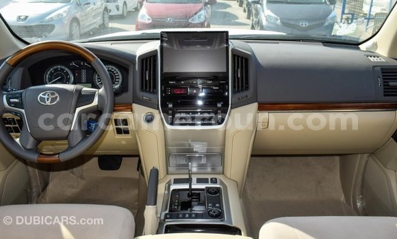 Acheter Import Voiture Toyota Land Cruiser Blanc à Import - Dubai, Adamawa Acheter Import Voiture Toyota Land Cruiser Blanc à Import - Dubai, Adamawa