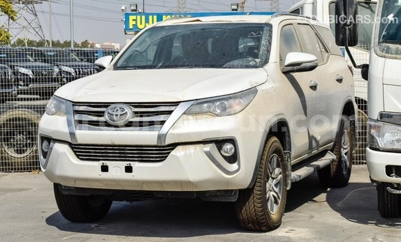 Acheter Import Voiture Toyota Fortuner Blanc à Import - Dubai, Adamawa Acheter Import Voiture Toyota Fortuner Blanc à Import - Dubai, Adamawa