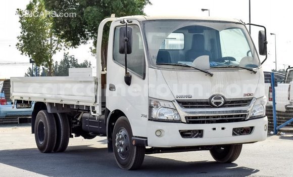 Acheter Import Utilitaire Hino 300 Series Blanc à Import - Dubai, Adamawa