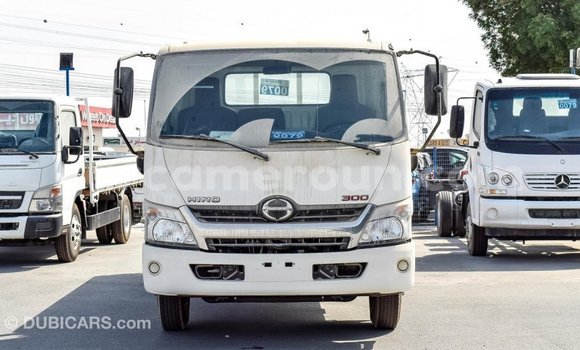 Sayi Imported Hino 300 Series White Babbar mota in Import - Dubai a Adamawa Sayi Imported Hino 300 Series White Babbar mota in Import - Dubai a Adamawa