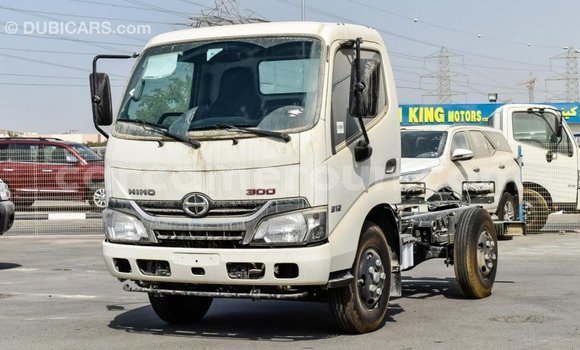 Sayi Imported Hino 300 Series White Babbar mota in Import - Dubai a Adamawa Sayi Imported Hino 300 Series White Babbar mota in Import - Dubai a Adamawa