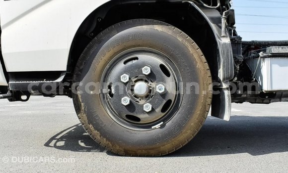 Sayi Imported Hino 300 Series White Babbar mota in Import - Dubai a Adamawa Sayi Imported Hino 300 Series White Babbar mota in Import - Dubai a Adamawa