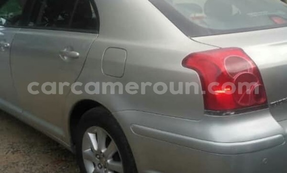Sayi Na hannu Toyota Avensis Azurfa Mota in Yaounde a Babban Kamaru Sayi Na hannu Toyota Avensis Azurfa Mota in Yaounde a Babban Kamaru