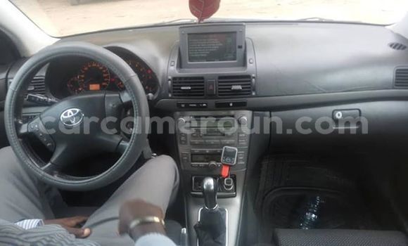 Sayi Na hannu Toyota Avensis Azurfa Mota in Yaounde a Babban Kamaru Sayi Na hannu Toyota Avensis Azurfa Mota in Yaounde a Babban Kamaru