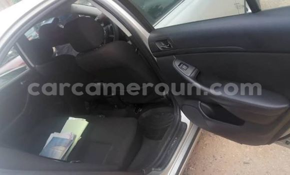 Sayi Na hannu Toyota Avensis Azurfa Mota in Yaounde a Babban Kamaru Sayi Na hannu Toyota Avensis Azurfa Mota in Yaounde a Babban Kamaru