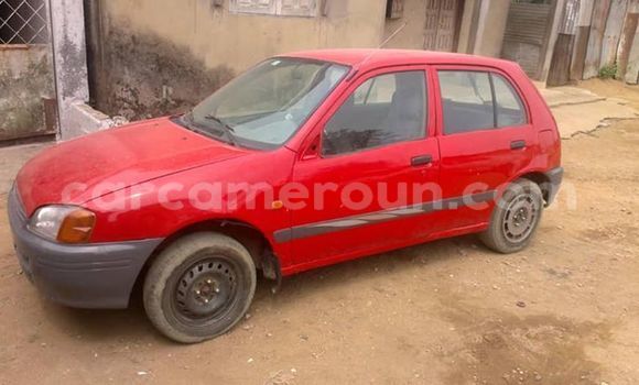 Sayi Na hannu Toyota Starlet Red Mota in Yaounde a Babban Kamaru Sayi Na hannu Toyota Starlet Red Mota in Yaounde a Babban Kamaru
