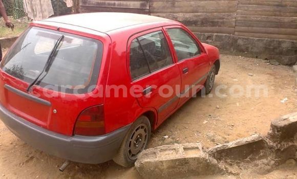 Sayi Na hannu Toyota Starlet Red Mota in Yaounde a Babban Kamaru Sayi Na hannu Toyota Starlet Red Mota in Yaounde a Babban Kamaru