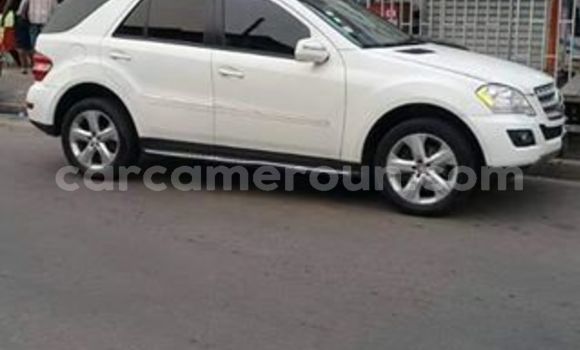Sayi Na hannu Mercedes‒Benz ML–Class White Mota in Yaounde a Babban Kamaru Sayi Na hannu Mercedes‒Benz ML–Class White Mota in Yaounde a Babban Kamaru