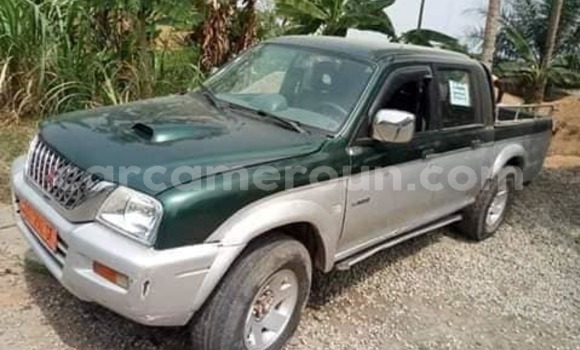 Sayi Na hannu Mitsubishi L200 Green Mota in Yaounde a Babban Kamaru Sayi Na hannu Mitsubishi L200 Green Mota in Yaounde a Babban Kamaru