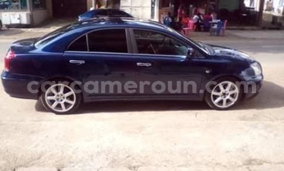 Sayi Na hannu Toyota Avensis Blue Mota in Yaounde a Babban Kamaru Sayi Na hannu Toyota Avensis Blue Mota in Yaounde a Babban Kamaru