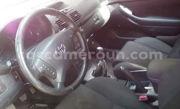 Sayi Na hannu Toyota Avensis Blue Mota in Yaounde a Babban Kamaru Sayi Na hannu Toyota Avensis Blue Mota in Yaounde a Babban Kamaru