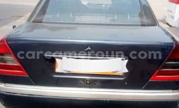 Sayi Na hannu Mercedes‒Benz C–Class Blue Mota in Yaounde a Babban Kamaru Sayi Na hannu Mercedes‒Benz C–Class Blue Mota in Yaounde a Babban Kamaru