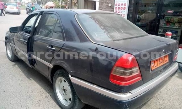 Sayi Na hannu Mercedes‒Benz C–Class Blue Mota in Yaounde a Babban Kamaru Sayi Na hannu Mercedes‒Benz C–Class Blue Mota in Yaounde a Babban Kamaru