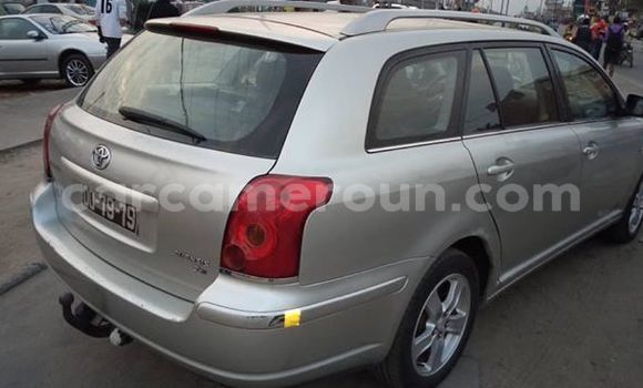 Sayi Na hannu Toyota Avensis Azurfa Mota in Douala a Ƙasar Kamaru Sayi Na hannu Toyota Avensis Azurfa Mota in Douala a Ƙasar Kamaru