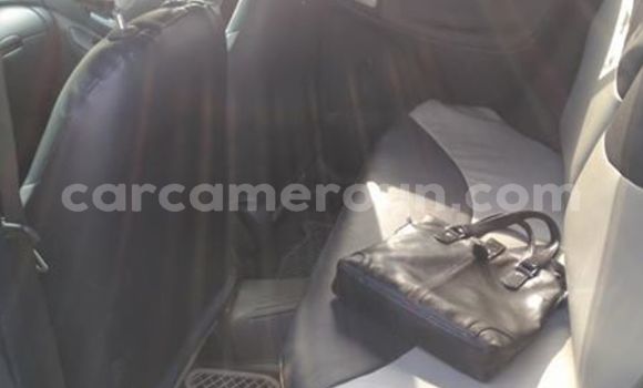 Sayi Na hannu Toyota Yaris Blue Mota in Yaounde a Babban Kamaru Sayi Na hannu Toyota Yaris Blue Mota in Yaounde a Babban Kamaru