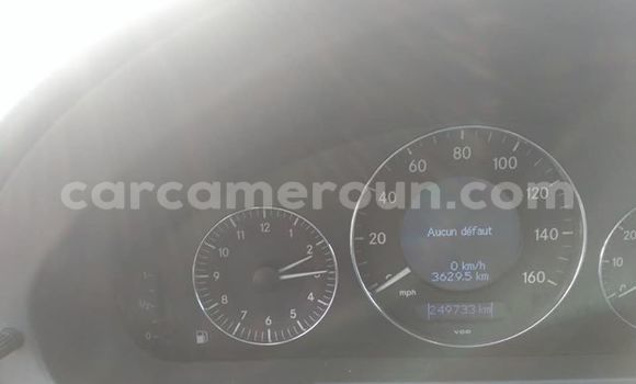 Sayi Na hannu Mercedes‒Benz E-klasse Black Mota in Yaounde a Babban Kamaru Sayi Na hannu Mercedes‒Benz E-klasse Black Mota in Yaounde a Babban Kamaru