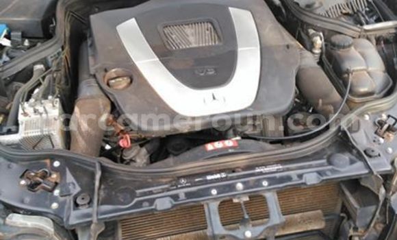 Sayi Na hannu Mercedes‒Benz E-klasse Black Mota in Yaounde a Babban Kamaru Sayi Na hannu Mercedes‒Benz E-klasse Black Mota in Yaounde a Babban Kamaru